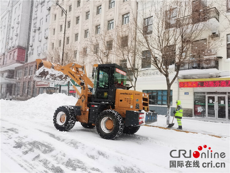 迎战暴风雪 致敬暴雪中最可爱的人