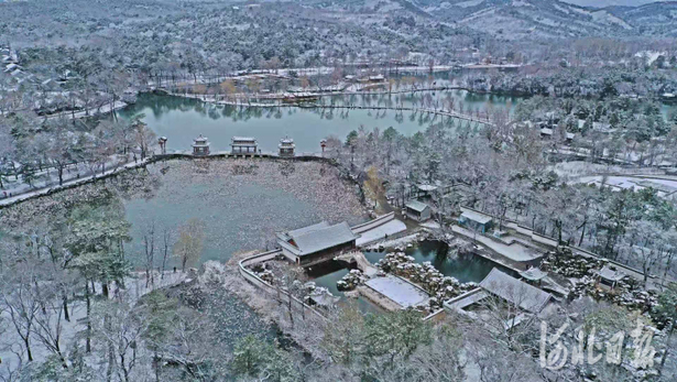 河北承德：银装素裹 水墨山庄