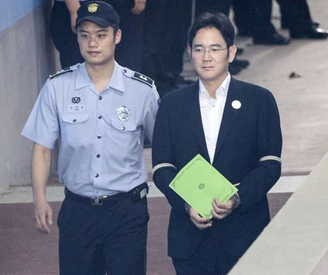 此前韩检方要求法院判处三星副总李在镕12年刑期_fororder_6RhL-fykiuaz0707337