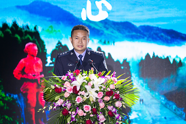 广安市公安局举行脱贫攻坚援彝综合帮扶工作队先进事迹报告会