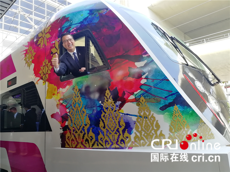 图片默认标题_fororder_【吉林】马来西亚客户点赞长客制造铰接动车组：摄影 邓伟 中国 拍摄地：马来西亚吉隆坡国际机场（联系人：邓伟17390071656）
