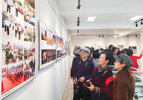 自贡：“那年、那时、那瞬间之富顺记忆”邓佑云个人摄影作品展开幕