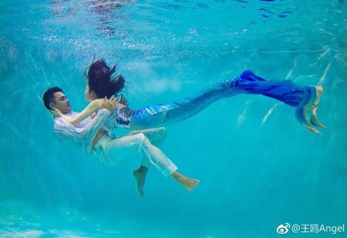 海边撩汉！王鸥变身美人鱼出水看呆明道