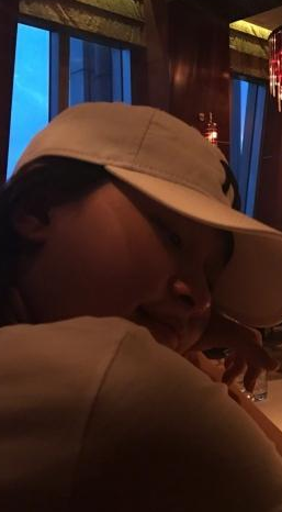 孙怡晒照脸肉嘟嘟孕相明显 董子健深情告白：女神
