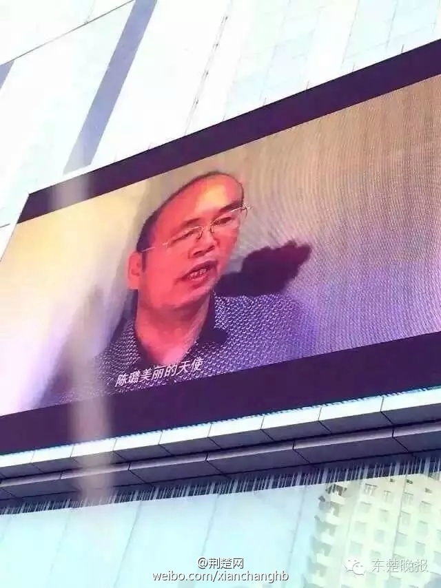 有钱人终成眷属 60后大叔求婚90后萝莉成功