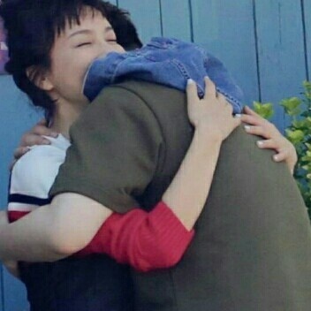 吴昕亲潘玮柏获潘帅双手捧脸狂亲 画面超甜