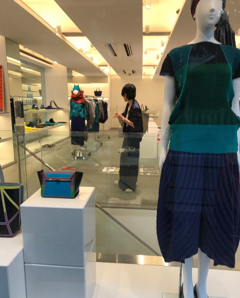 谢霆锋陪王菲逛街过七夕 女神穿长裙身材气质尽显_娱乐_腾讯网