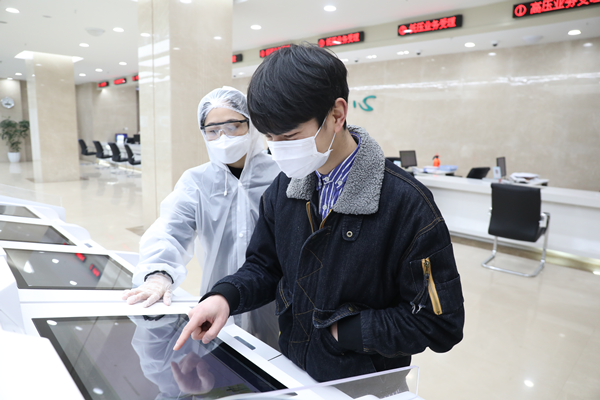 重庆南岸区：“零接触”办理用电业务 市民安全添保障