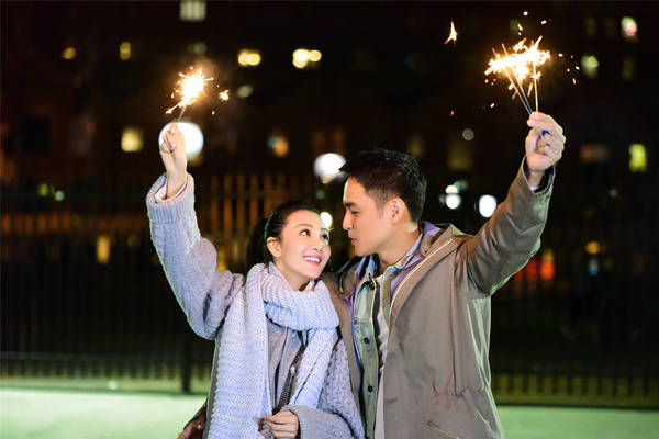 王鸥献上亲密N连击 用烟花示爱明道“I love you”