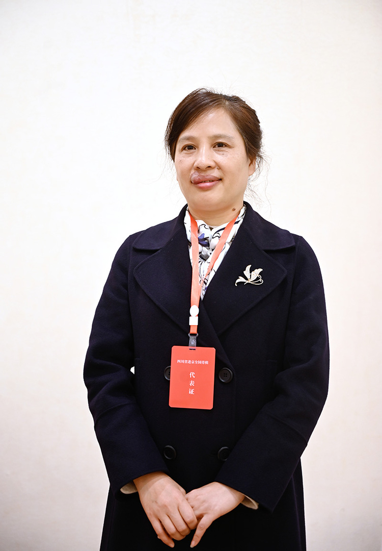 【致敬劳动模范和先进工作者】罗桂英：将“健康所系 性命相托”的医学生誓言融入到平凡的工作之中