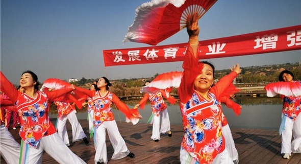 石川河上舞动青春 全民全运奏起阎良“乐章”_fororder_000