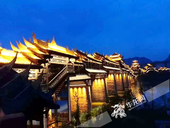 【区县联动】【黔江】黔江濯水风雨廊桥获评“世界第一风雨廊桥”【区县联动列表】濯水风雨廊桥获评“世界第一风雨廊桥”