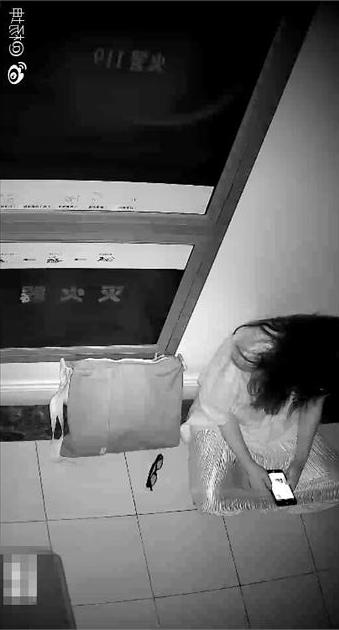 杨坤被私生饭骚扰爆粗口：天天蹲门口 有完没完