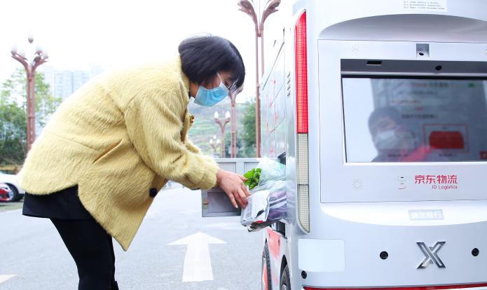 （社会）无接触送货！京东物流智能配送机器人亮相贵阳观山湖区