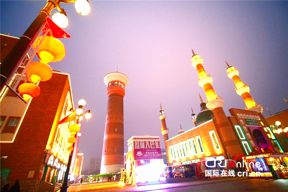 【外籍记者看新疆】乌鲁木齐大巴扎，不只是大