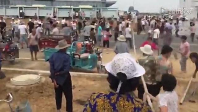 山东省日照村支书与村民因征地问题发生大规模械斗