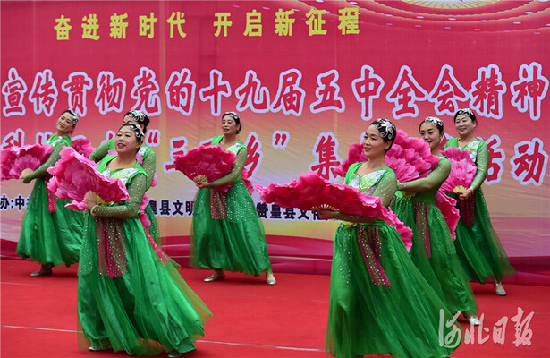 河北赞皇：“三下乡”为民服务