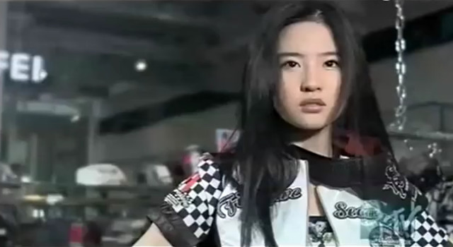 刘亦菲早年歌手照曝光，青涩可爱美得有灵气_娱乐_腾讯网