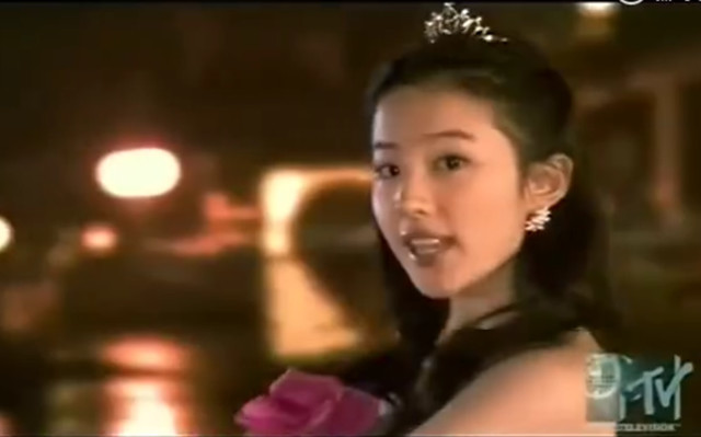 刘亦菲早年歌手照曝光，青涩可爱美得有灵气_娱乐_腾讯网