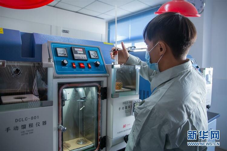 中老合资老挝首个石油炼化项目投产
