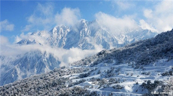 四川茂县大力发展冬季旅游 推动冰天雪地变“金山银山”