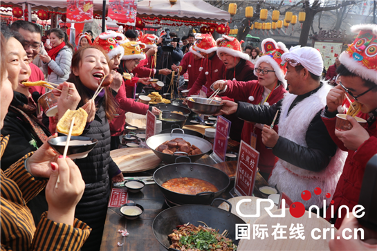 西安永兴坊推出匠心长街宴 民俗年味庆合家团圆