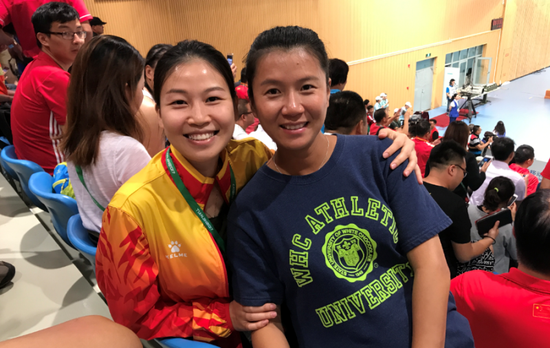 同是"孕妈"刘虹为易思玲加油 私下分享育儿心得
