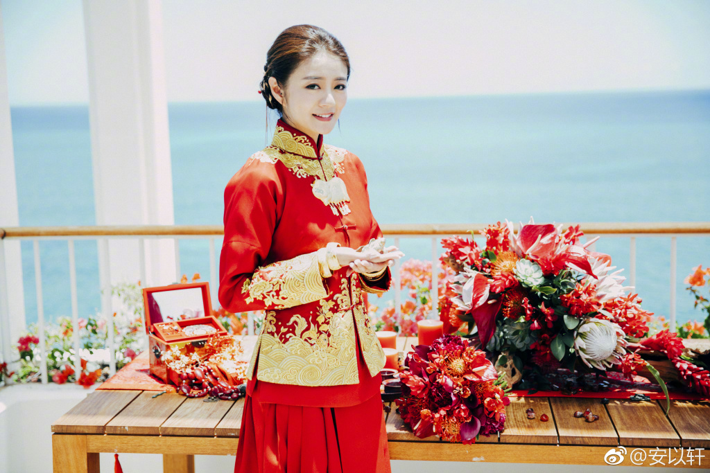 刘诗诗陈妍希安以轩 盘点明星结婚中式礼服谁最美