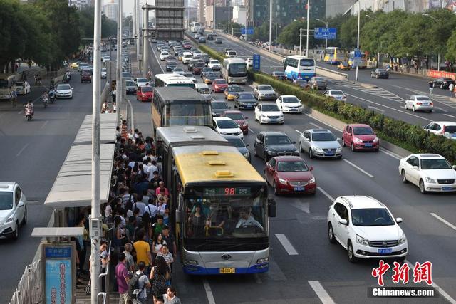 北京实行单双号限行首日 车流降幅明显