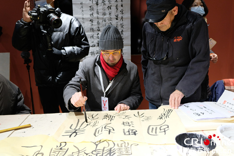 Local Culture and Life Captivates Foreign Internet Celebrities