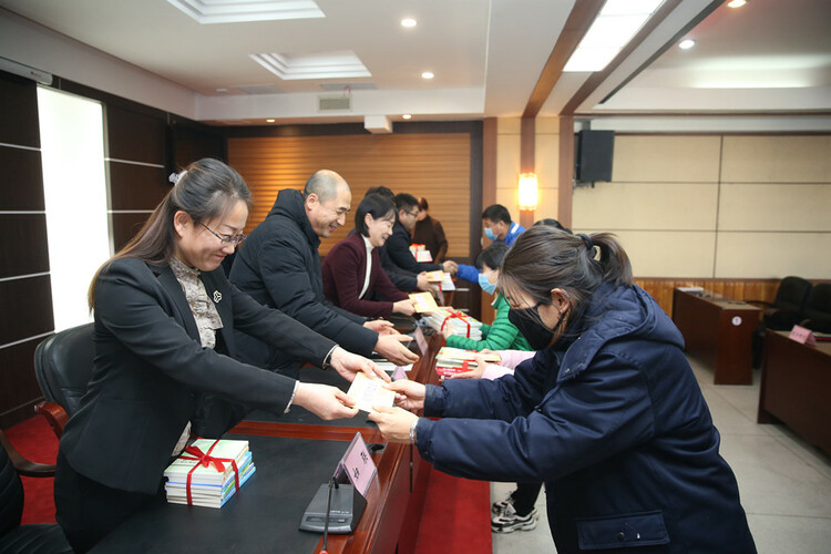 【吉林1】延吉市发放2500册图书和200张惠民购书卡
