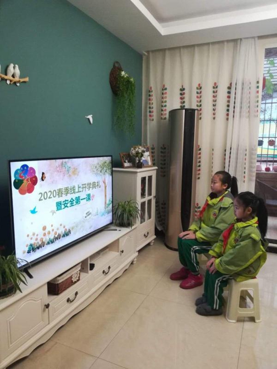 贵州都匀：6万师生“阳光校园·空中黔课”正式开课