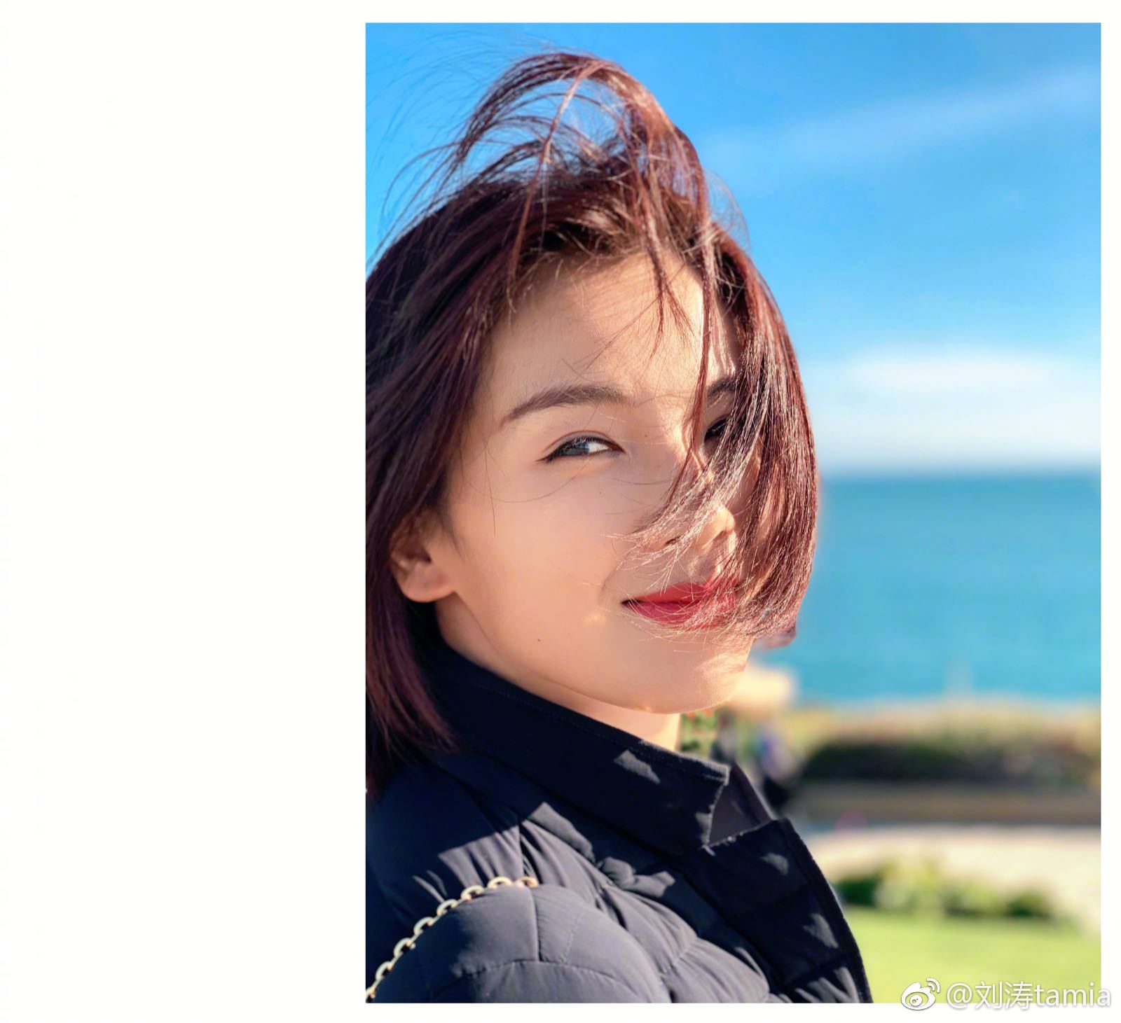 图片默认标题_fororder_刘涛晒海边旅拍照  回眸浅笑状态轻松