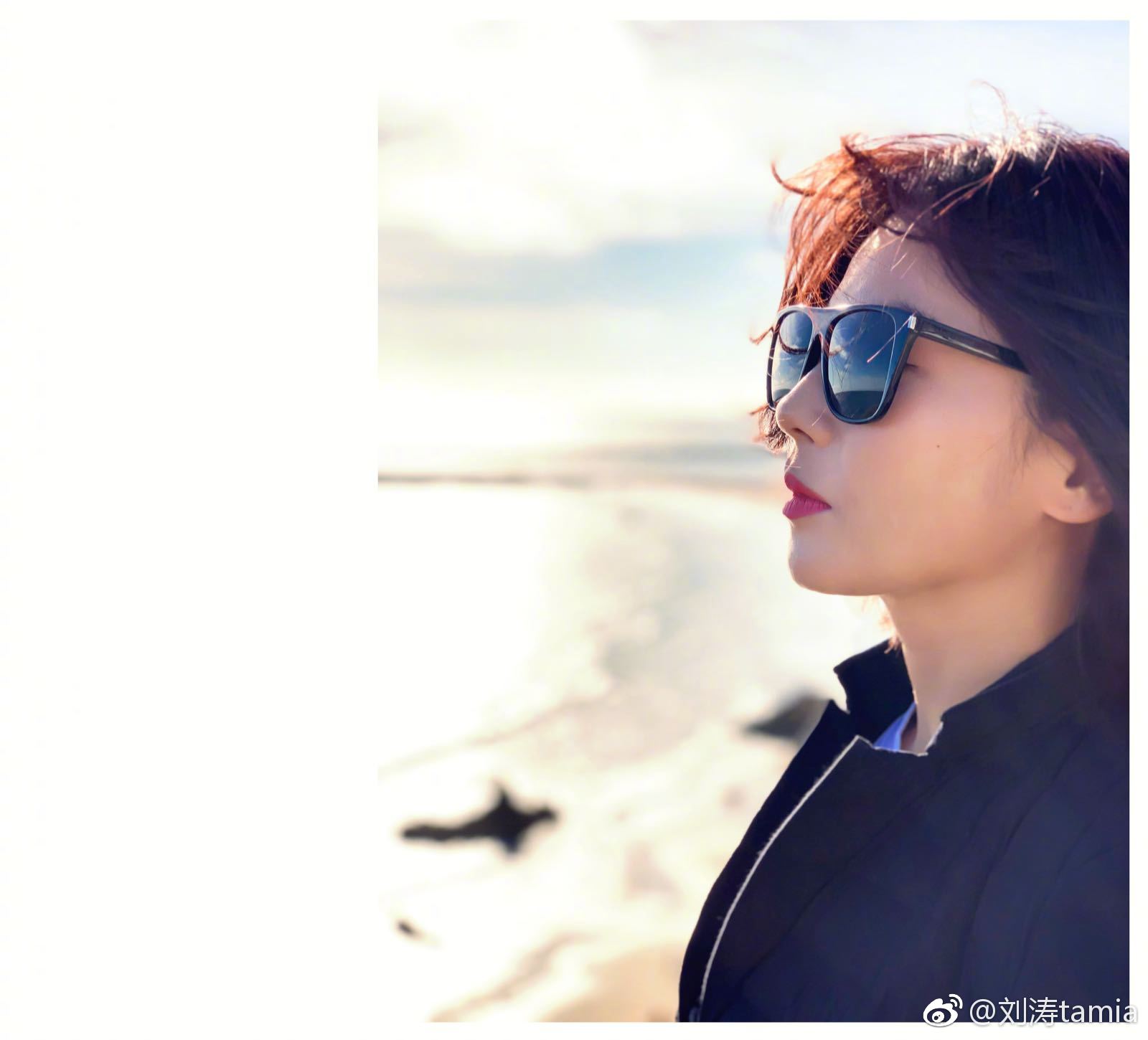 图片默认标题_fororder_刘涛微博晒旅拍照 迎风远眺海岸线