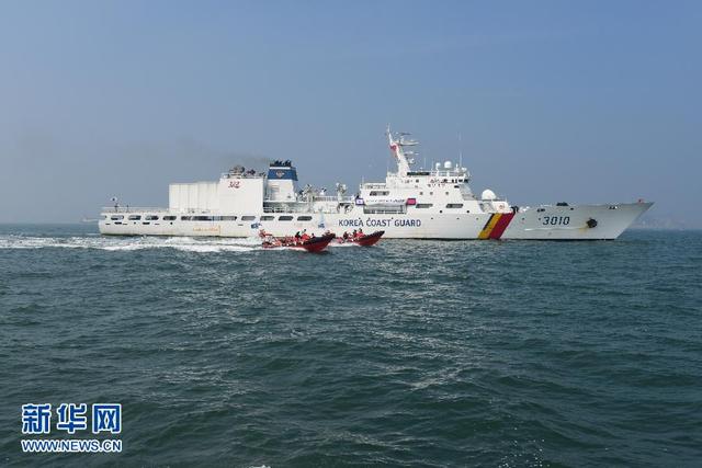 中韩举行海上联合搜救演习