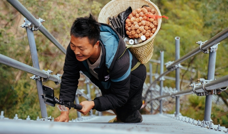 （转载）悬崖村网红 在去与留之间拥抱变化的主播们