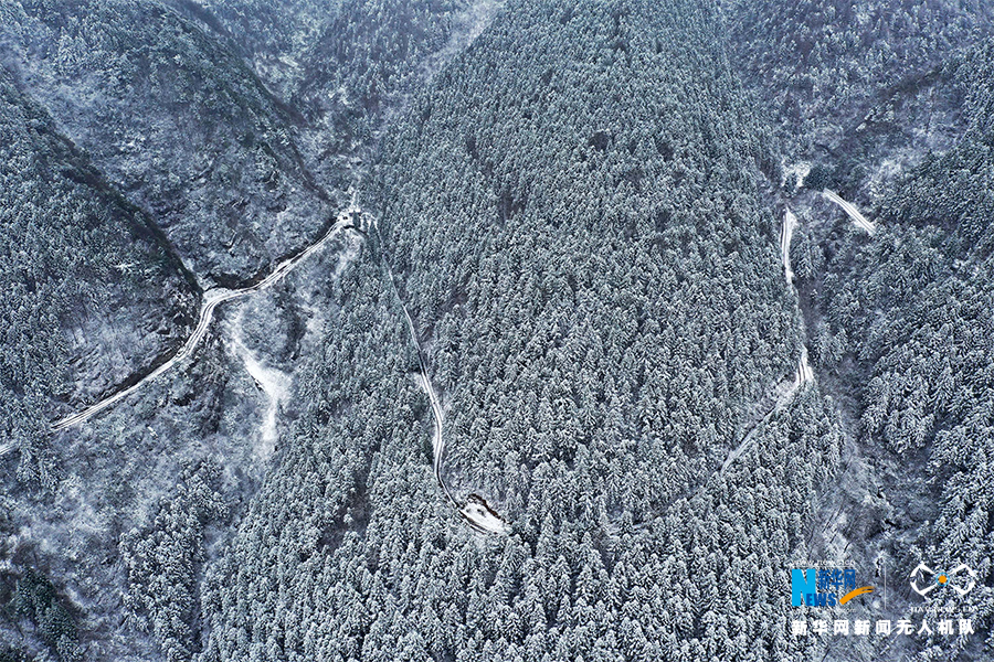 重庆黔江：山山岭岭银装素裹