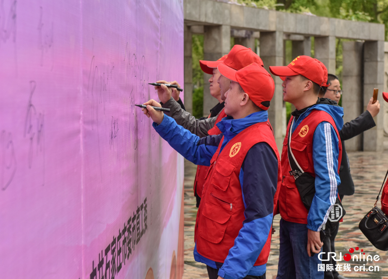 石家庄市启动2019年“城市文明大行动 党员干部做先锋”党员志愿服务日活动