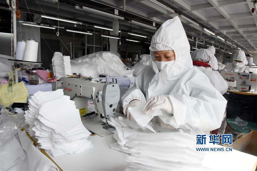青岛：企业转产赶制防护物资