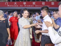 彭丽媛出席联合国教科文组织女童和妇女教育奖颁奖仪式