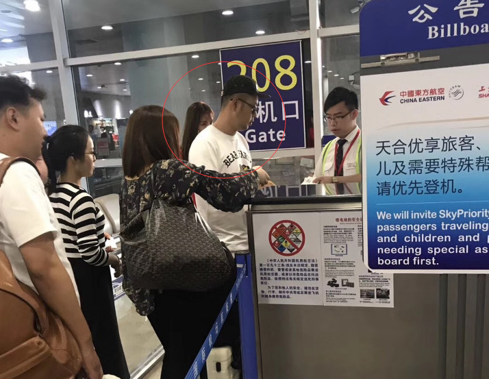沈梦辰揽着杜海涛 这对小情侣甜甜的_娱乐_腾讯网