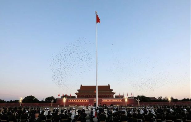 那年十里长街人群悲恸，只为送您！