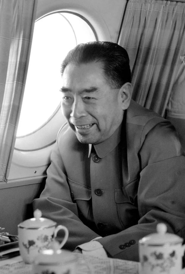 那年十里长街人群悲恸，只为送您！