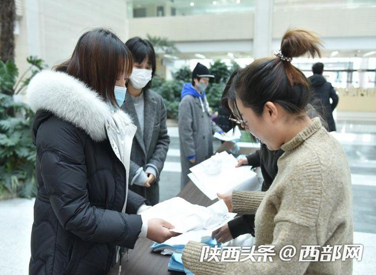 “和谐陆港与时俱进 全面限塑你我同行” 西安国际港务区开展塑料污染治理宣传活动