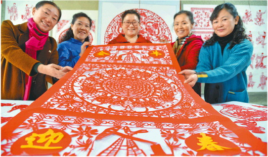 东营：传统剪纸迎新年