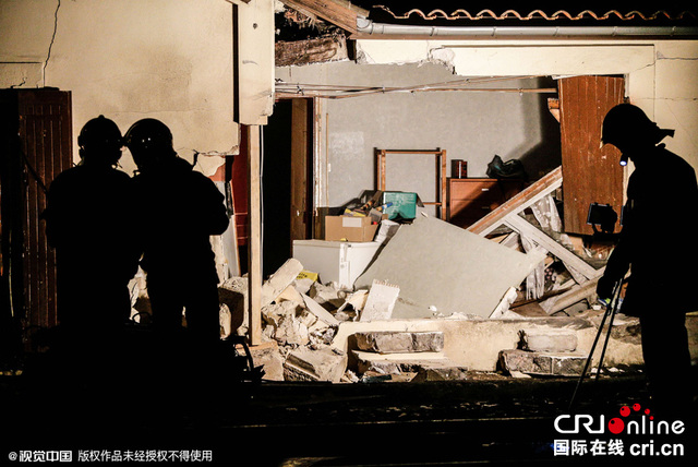 法国一列快铁与卡车相撞致15人受伤