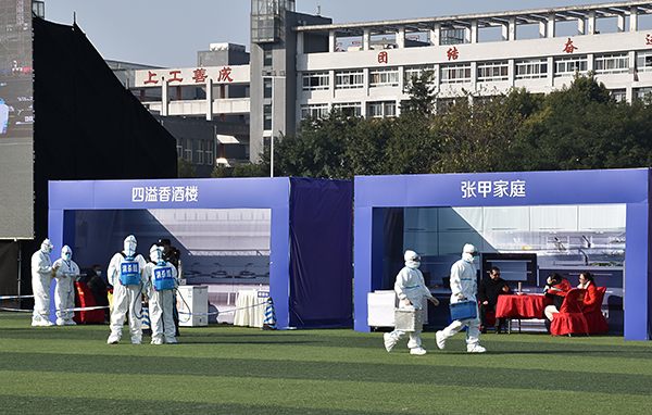 自贡参与四川省进口冷链食品新冠肺炎疫情应急处置示范演练_fororder_6防疫人员对酒楼进行调查及消杀（摄影-赵丽）