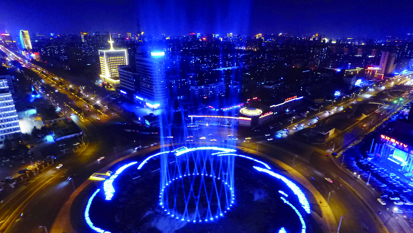长春市卫星广场利用激光灯创造视觉中心