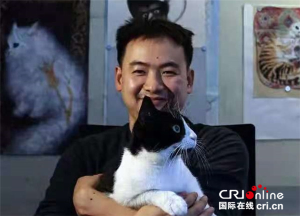 用“画猫”搭建沟通桥梁的青年艺术家雷传翼_fororder_2