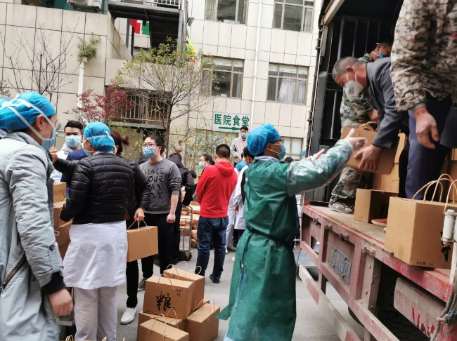 （社会）2万斤香米捐赠一线 贵定爱心企业助力抗疫